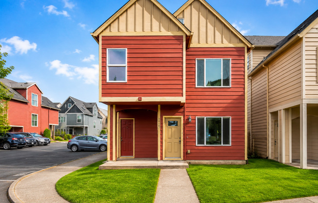 Bright End-Unit Townhouse with a Loft & Covered Patio