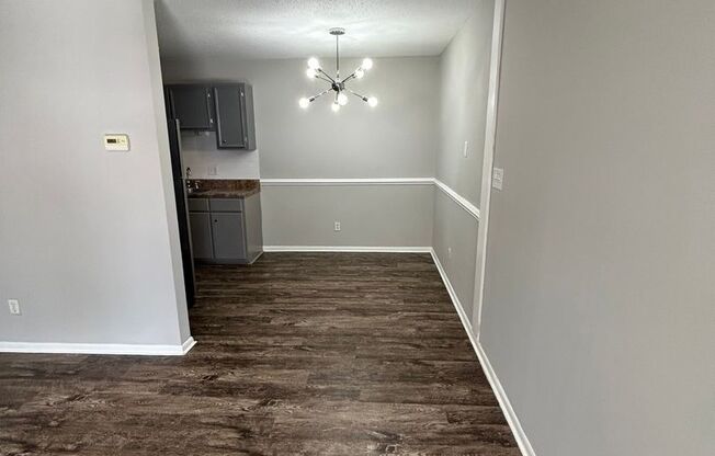 1 bed, 1 bath, 616 sqft, $878, Unit 33