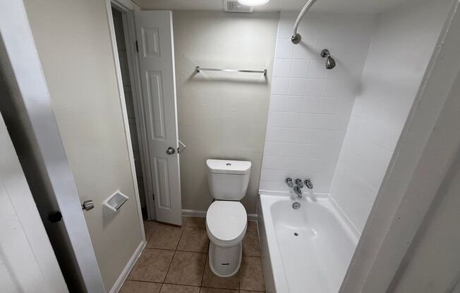 1 bed, 1 bath, $799, Unit 10
