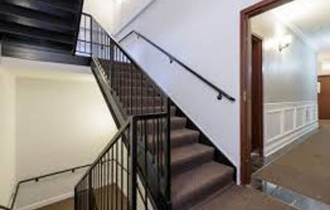 Experience Boutique Urban Living at 3341–3343 N Clark Condominium Association