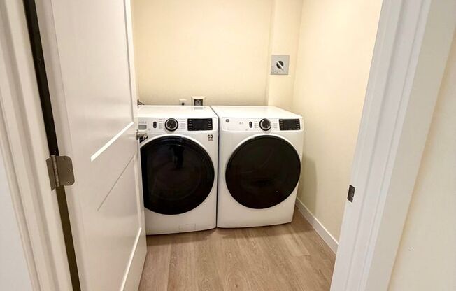 2 beds, 1 bath, 1,005 sqft, $1,875, Unit F204