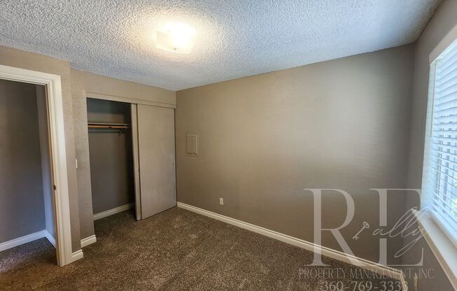 2 beds, 1 bath, $1,745, Unit 1343-A Whitney Ave