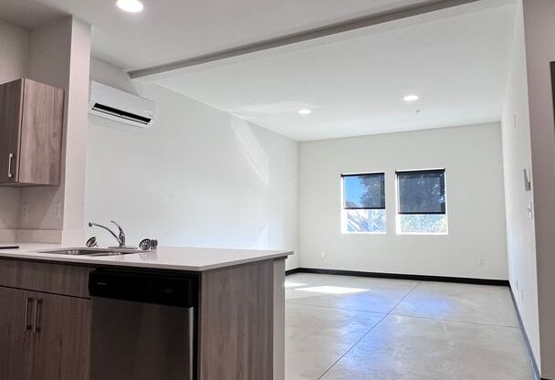 1 bed, 1 bath, 700 sqft, $1,195, Unit Unit 206