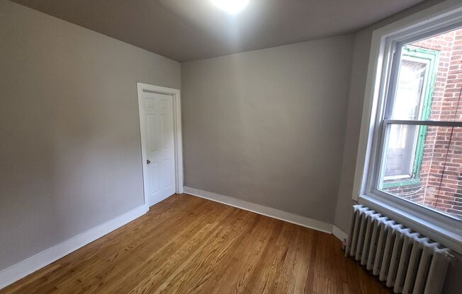 3 beds, 1 bath, $1,250