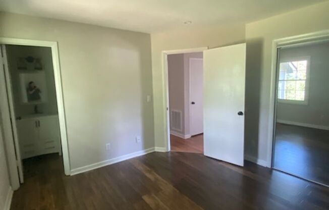 3 beds, 2 baths, $1,250