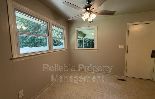 725 LOCUST LN
