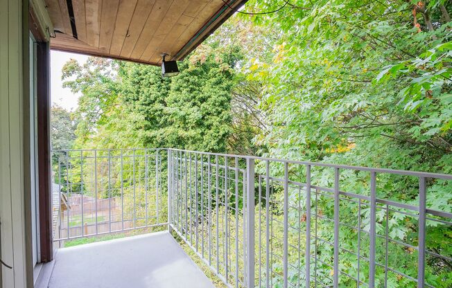 2 beds, 1 bath, 690 sqft, $1,780, Unit 303