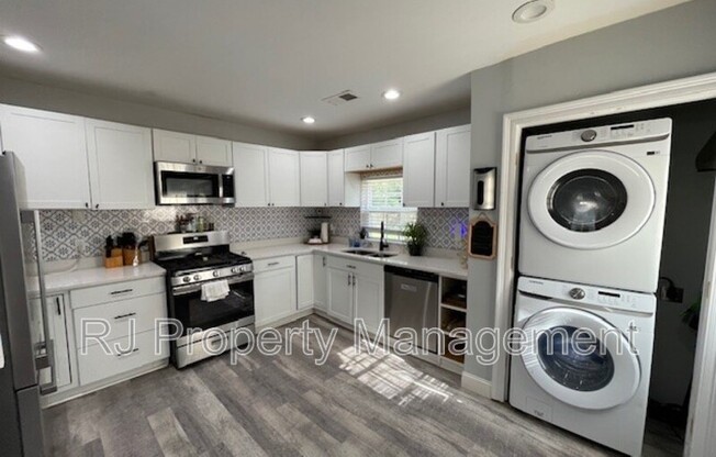 3228 N WAYNOKA CIR
