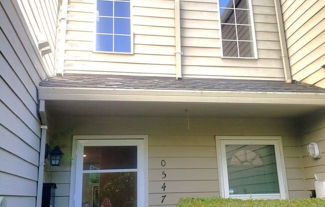 Wonderful John's Landing Updated Townhouse with Backyard