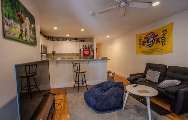 3 beds, 1 bath, $3,995, Unit 324 St. Paul St. #6