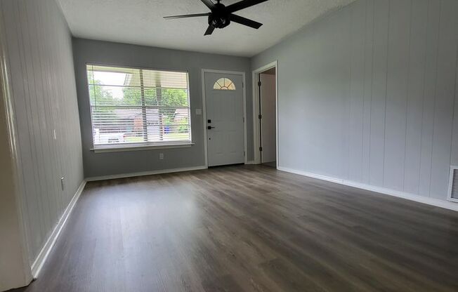 (4) Bed/(1.5) Bath Remodeled and Avail NOW!