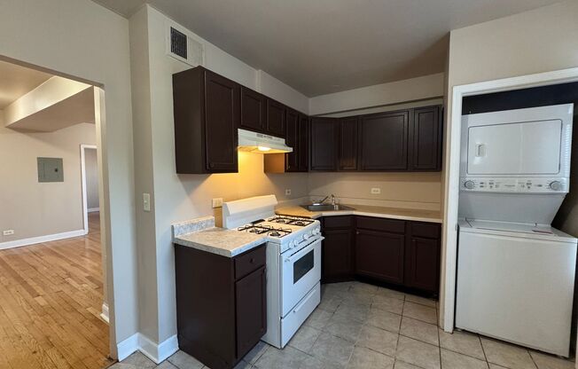 2 beds, 1 bath, $1,150, Unit 4840 #2N