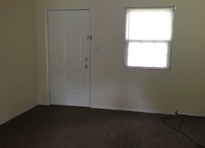 2 beds, 1 bath, 750 sqft, $950, Unit 33