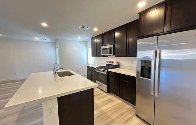 3-Story Townhome 4 Bedrooms 4 Bathrooms!