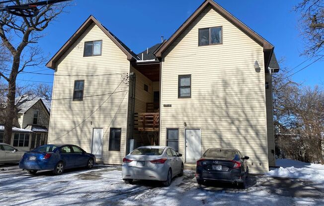 3 beds, 1 bath, $1,679, Unit 1910-12