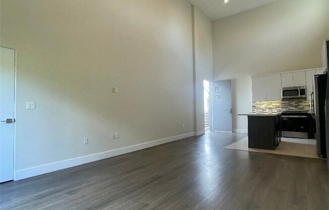 3 beds, 2.8 baths, 1,291 sqft, $3,950, Unit 204