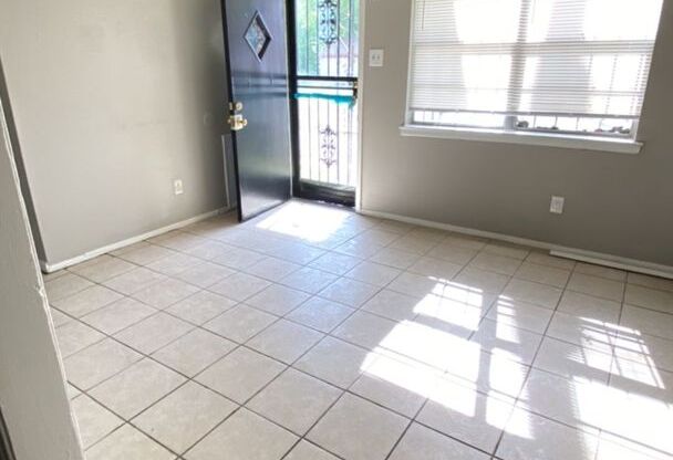 1 bed, 1 bath, $550