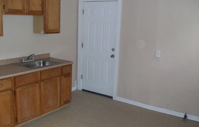 8057 S Marshfield