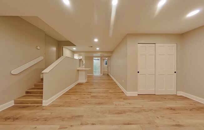 1 bed, 1 bath, 810 sqft, $2,400, Unit 1313 G