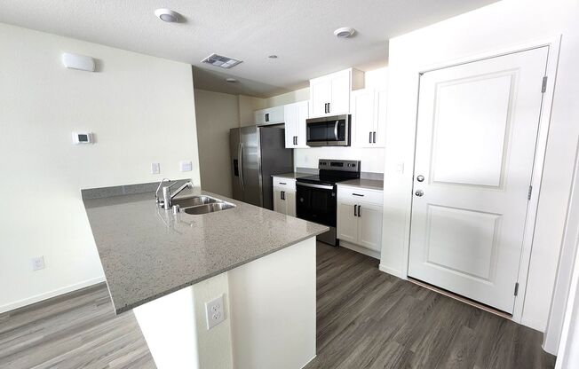 Modern 3-Bedroom, 3-Bathroom Home with Smart Features in Las Vegas
