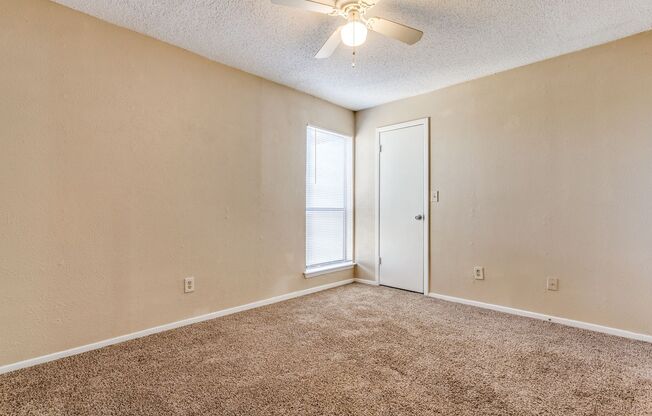 2 beds, 1 bath, $1,500, Unit # 218