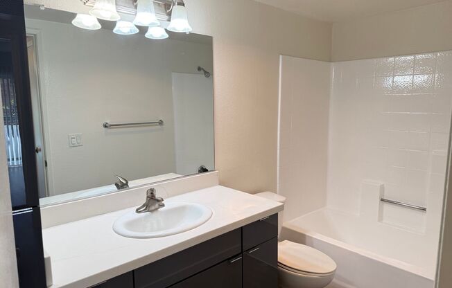 1 bed, 1 bath, 671 sqft, $2,415, Unit 208