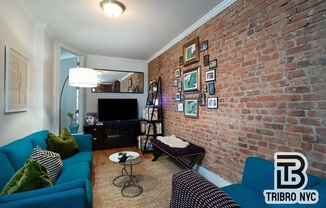 307 E 104 ST