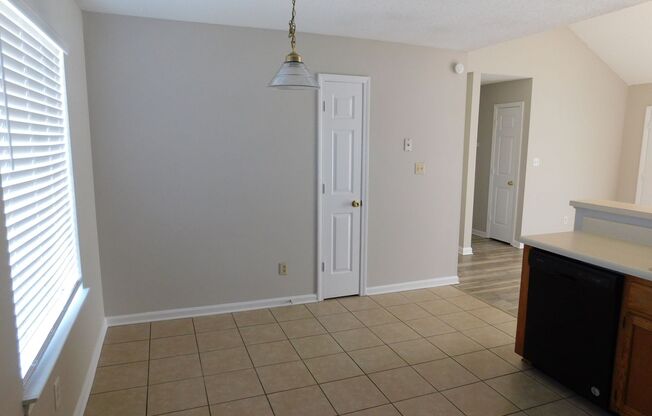 3 beds, 2 baths, $1,295