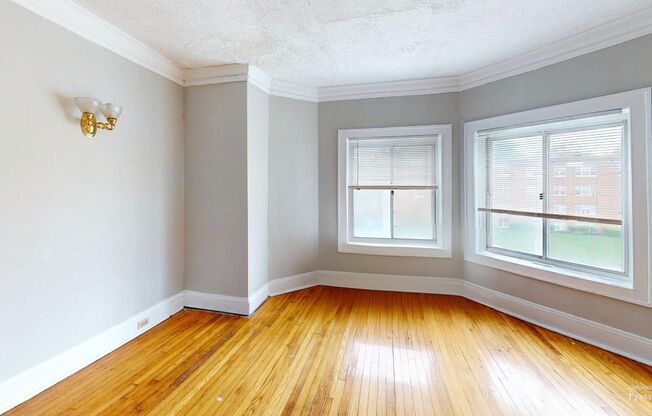3 beds, 1 bath, 1,260 sqft, $1,275