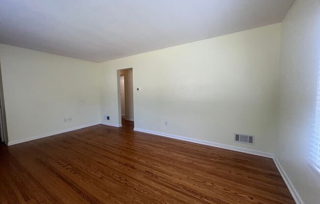 2 Bed, 1 Bath Single-Family Home Close to Downtown!