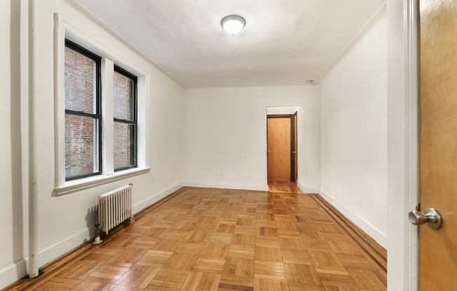 205 W 10 ST