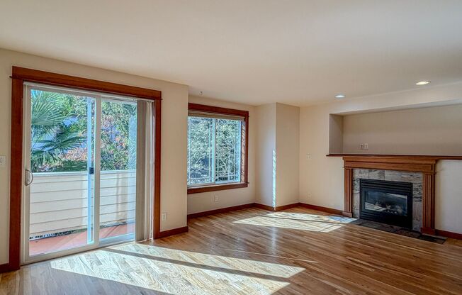 Gorgeous 3bd/2.5bth Central District Townhome, $3500/mo.