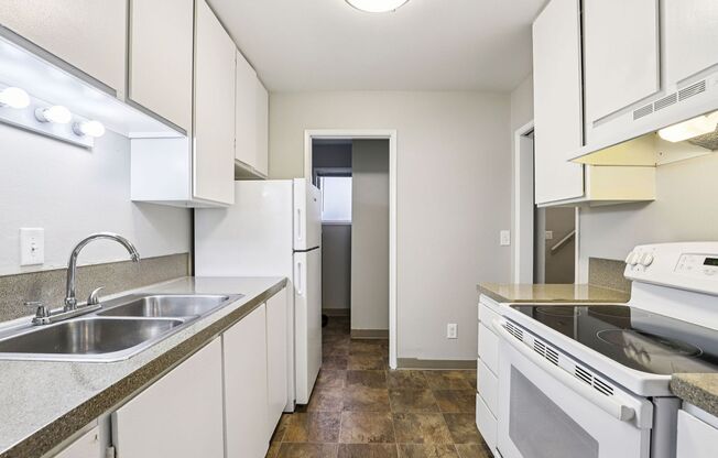 3 beds, 1.5 baths, 963 sqft, $1,749, Unit D-03