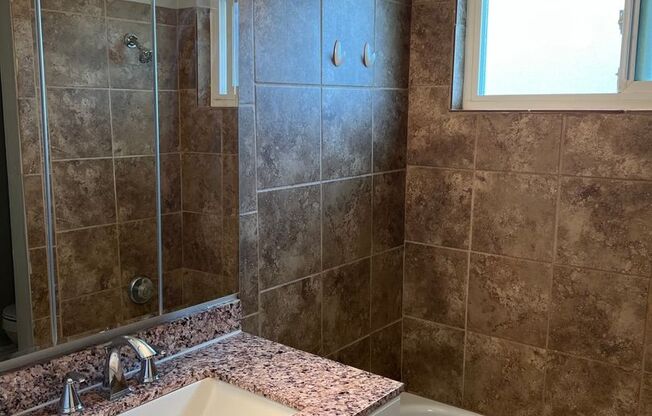 2 beds, 1.5 baths, 1,040 sqft, $1,650, Unit Apt 25
