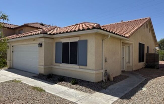 SE Pebble and Pollock!! Single Story!! Fire Place! Low Maintenance Desert Landscape front and Back!!