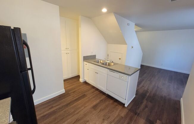 SPACIOUS 1BD-1BA + PARKING.