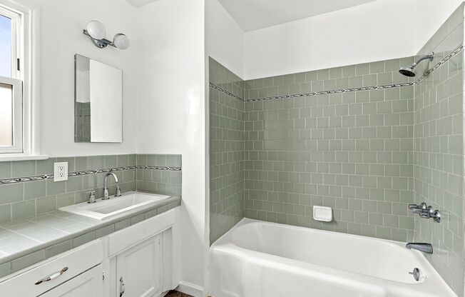 3 beds, 1.5 baths, $4,300