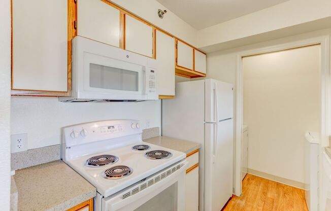 2 beds, 1 bath, 824 sqft, $1,775, Unit 13-306