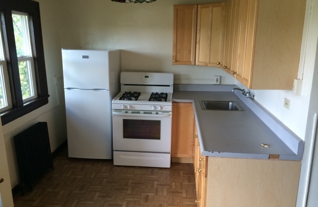 2 beds, 1 bath, 590 sqft, $1,750, Unit UH10