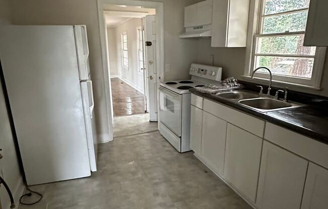 4 bedroom 1 bath home with tons of space!