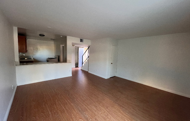 305 N Vinedo Ave 5
