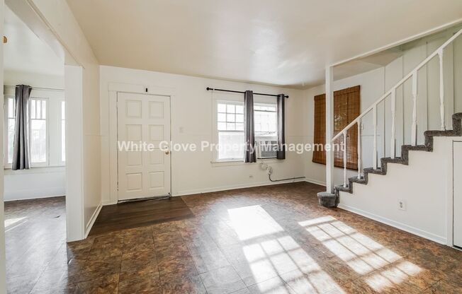 2 beds, 1 bath, $2,545, Unit (Back House)