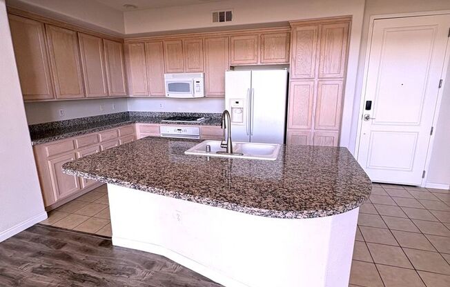 Beautiful, 2 story penthouse loft at the Manhattan condos on the south strip.