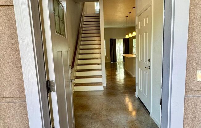 Beautiful NEW Condo/Home 3 Bedrooms/2.5 Bathrooms near Ft Sam Houston and Alamo Heights