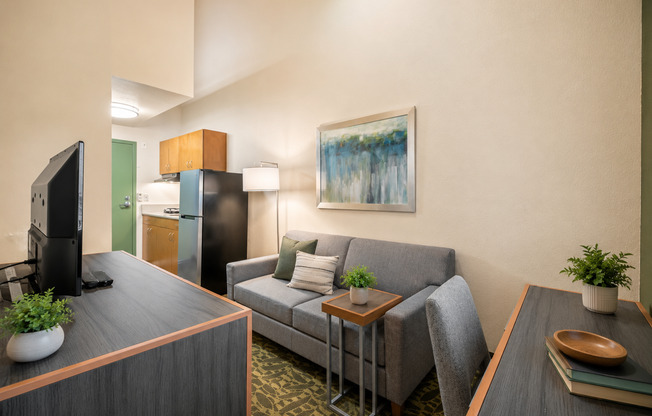 Studio, 1 bath, 350 sqft, $1,345, Unit 329 Loft