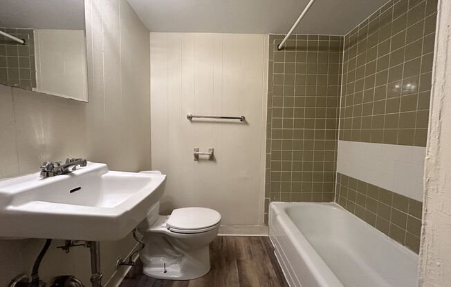 Studio, 1 bath, 410 sqft, $1,050, Unit 21