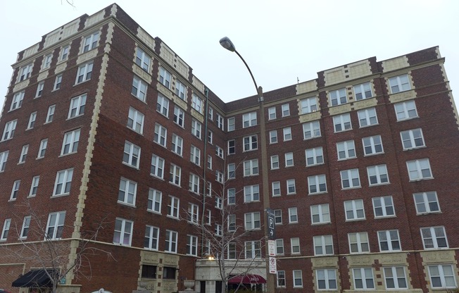 Studio, 1 bath, 400 sqft, $785, Unit 208