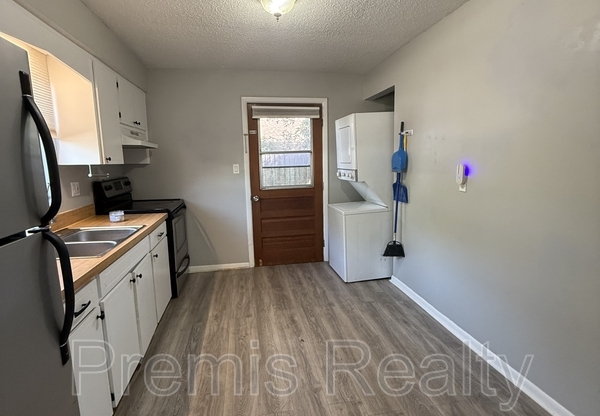 11941 144 ST