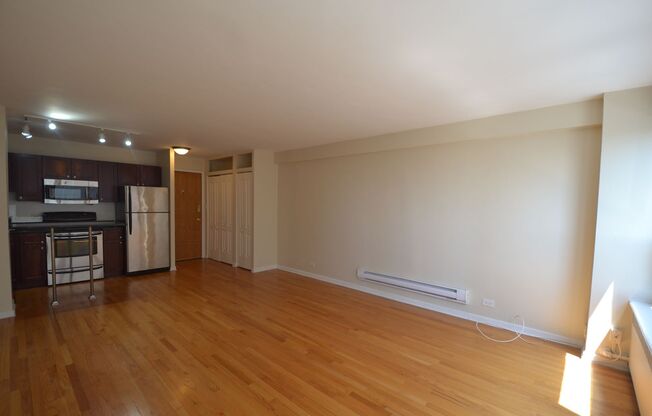 1 bed, 1 bath, 700 sqft, $1,950, Unit 418-1201