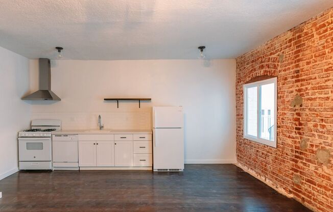 Studio, 1 bath, 328 sqft, $1,695, Unit Unit #107